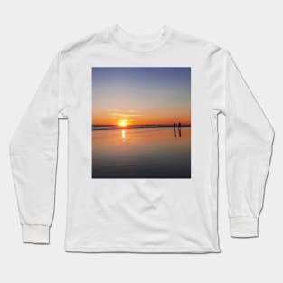 Silhouetted couple enjoys sunset at beach Long Sleeve T-Shirt